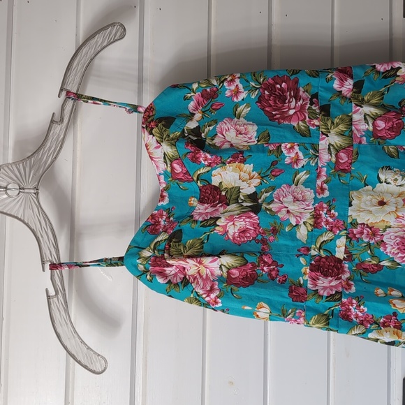 Hawaiian dress - Picture 2 of 4